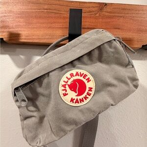 Fjallraven Kanken Small Hip Pack in Light Gray with Red Logo